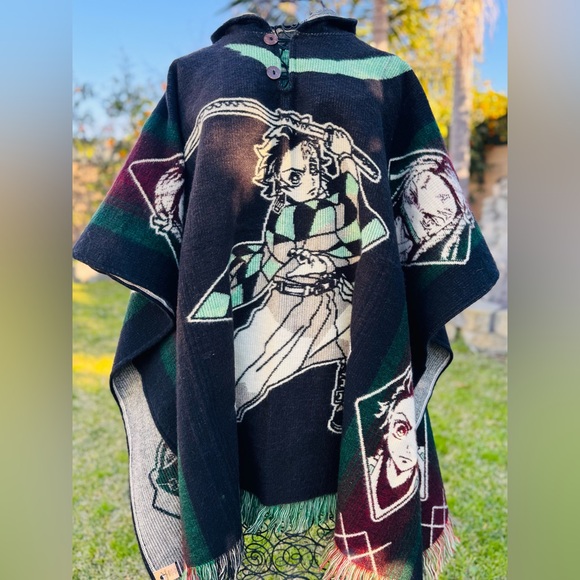 Demon slayer alpaca poncho, unisex, one size, made in Ecuador. Adult size - Picture 4 of 7